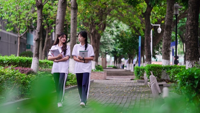 距报名还剩38天｜随迁子女家长注意：10月资格审核就要启动，居住证社保再不核就晚了